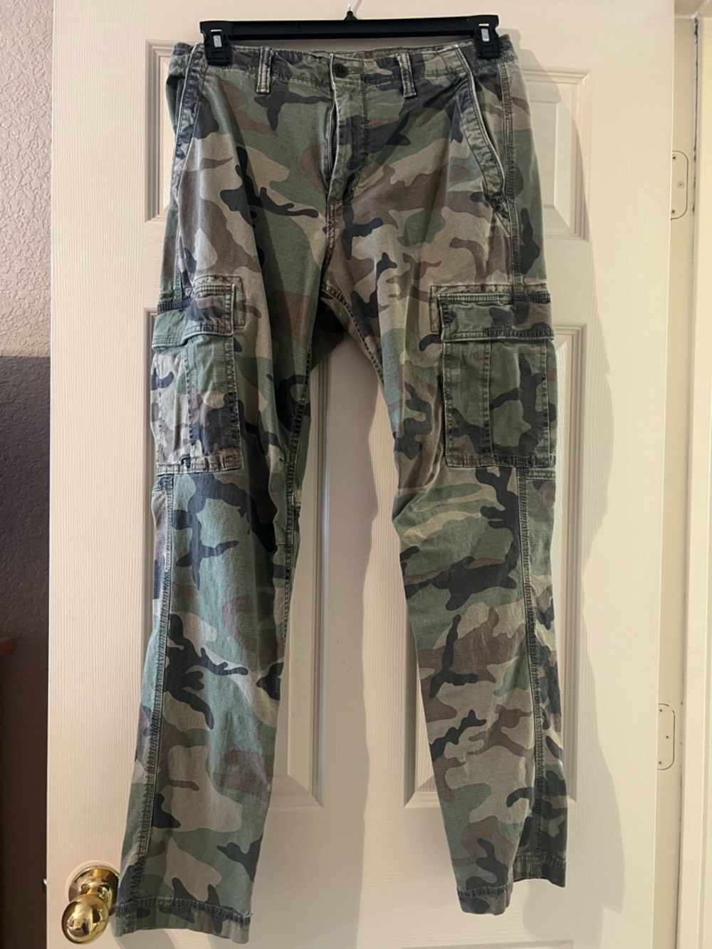 GAP Men’s Cargo Pants in Green Camo Size 32